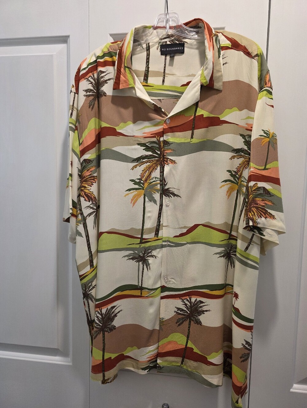 No Boundaries Men's Cream Palm-Print Short-Sleeve Button Shirt, Size 3X.